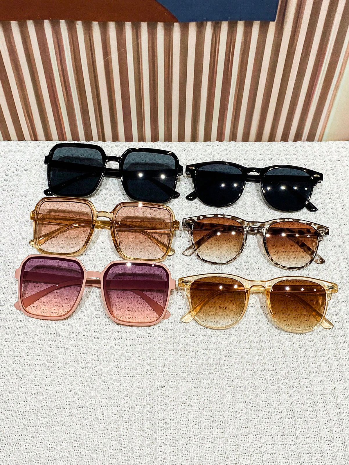 Women's Geometric Retro Chic Fashion Sunglasses – 6 Colors
