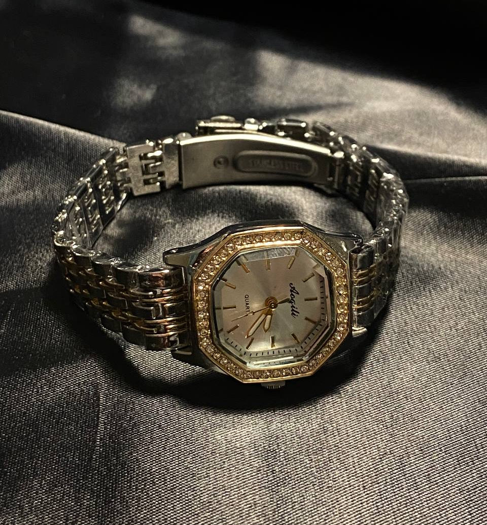 Two-Tone Polygonal Quartz Watch for Women – Elegant & Exquisite Design