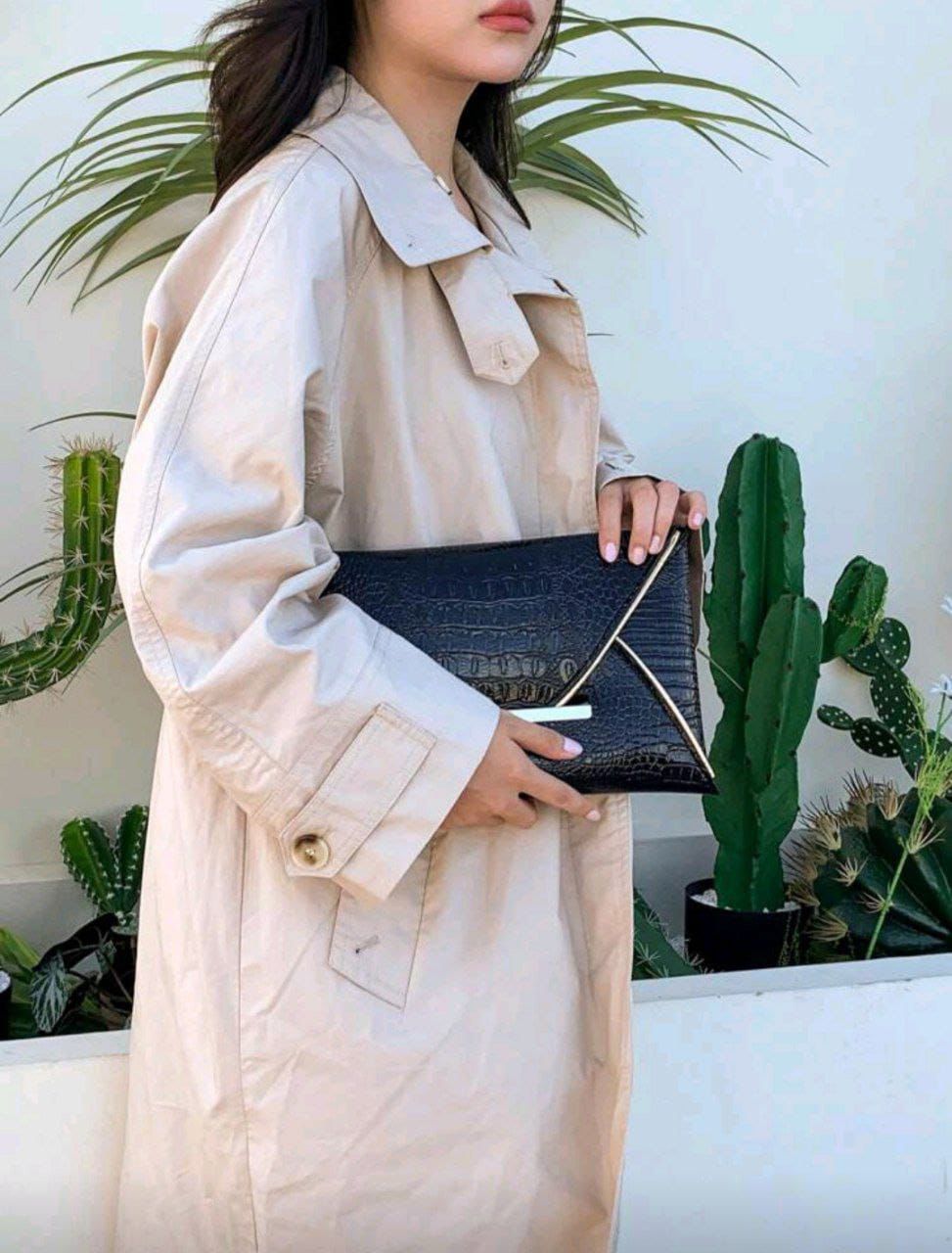 Elegant Crocodile & Marble Pattern Envelope Clutch – Black & Gold