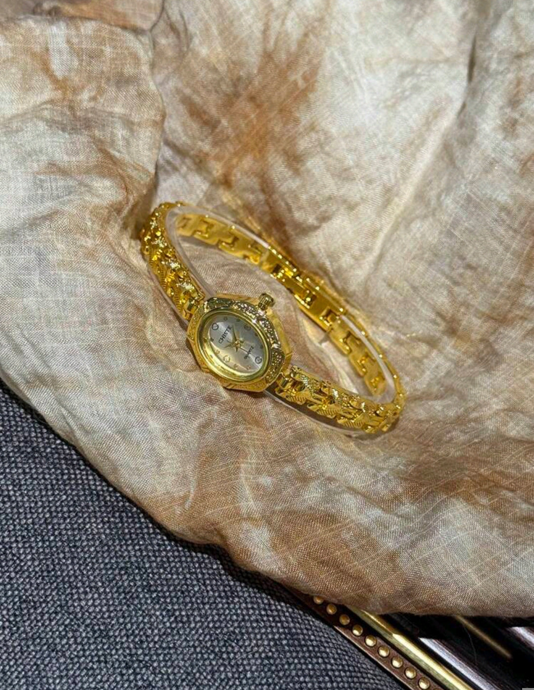 Women’s Elegant Small Dial Quartz Watch – Gold & Silver Strap