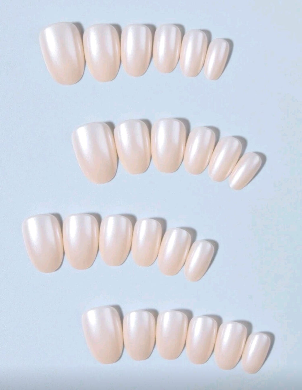 24PCS Short Oval Metallic Chrome Press-On Nails – White