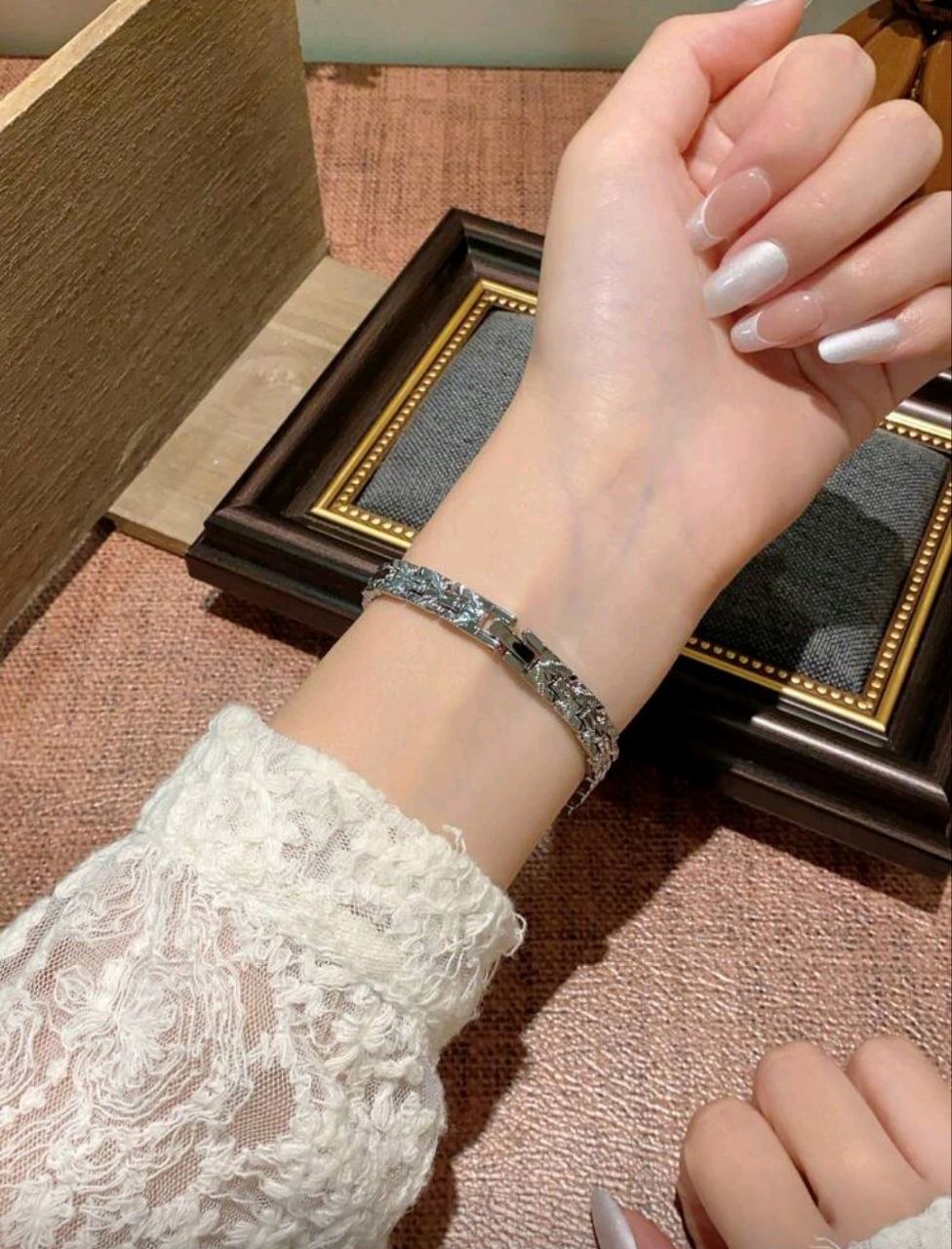 Women’s Elegant Small Dial Quartz Watch – Gold & Silver Strap