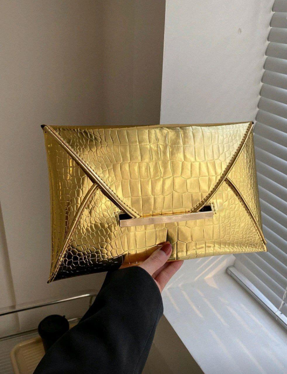 Elegant Crocodile & Marble Pattern Envelope Clutch – Black & Gold