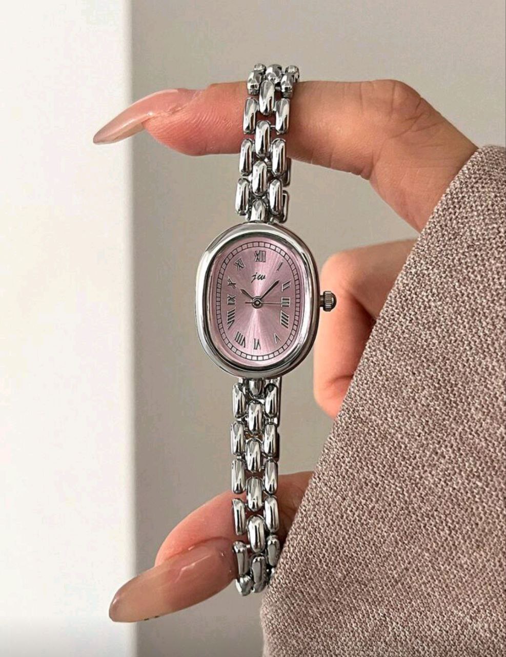 Women’s Oval Dial Alloy Bracelet Quartz Watch with Roman Numerals