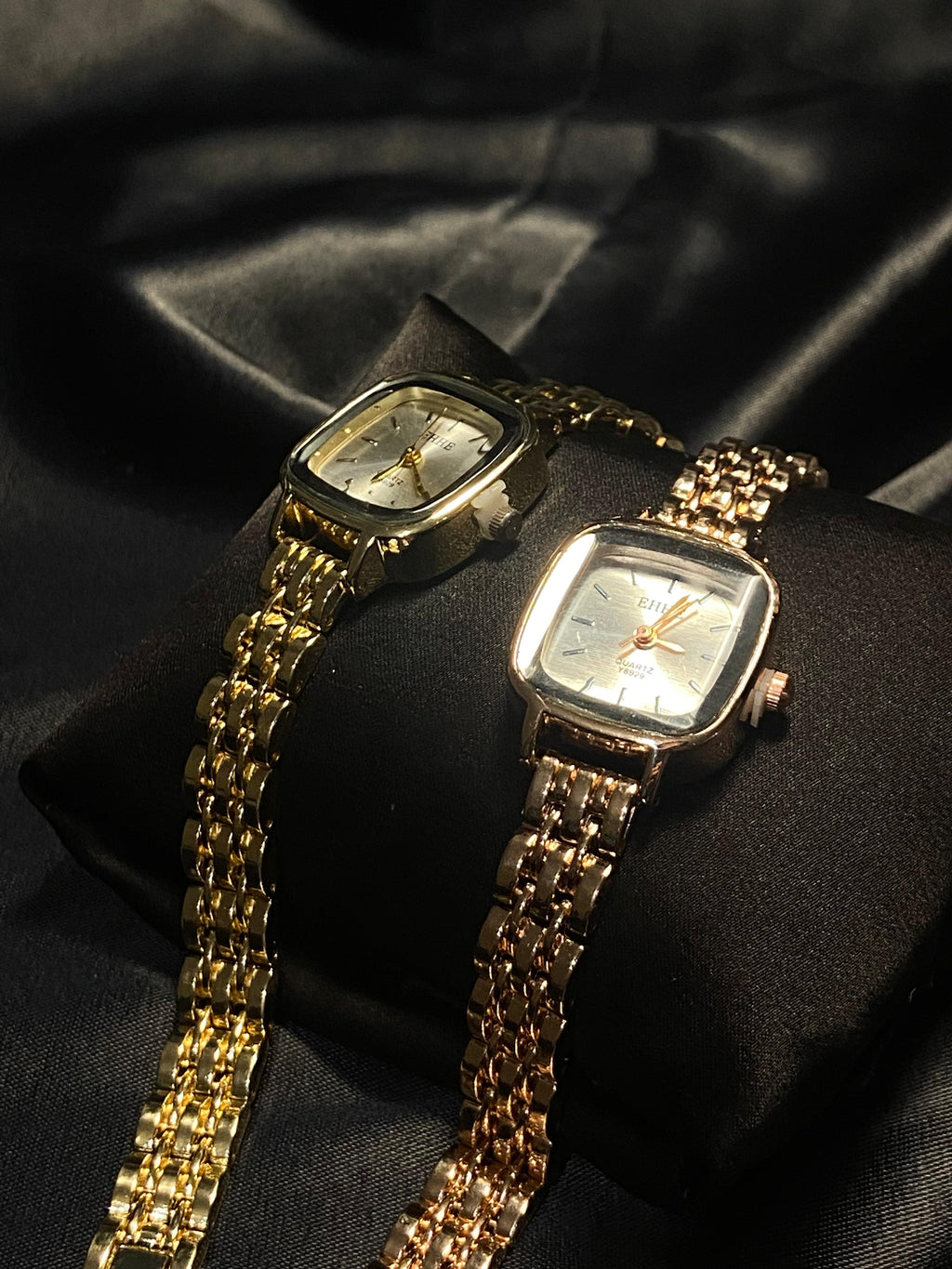 Bar Scale Dial Quartz Watch for Women – Gold Strap Everyday Elegance
