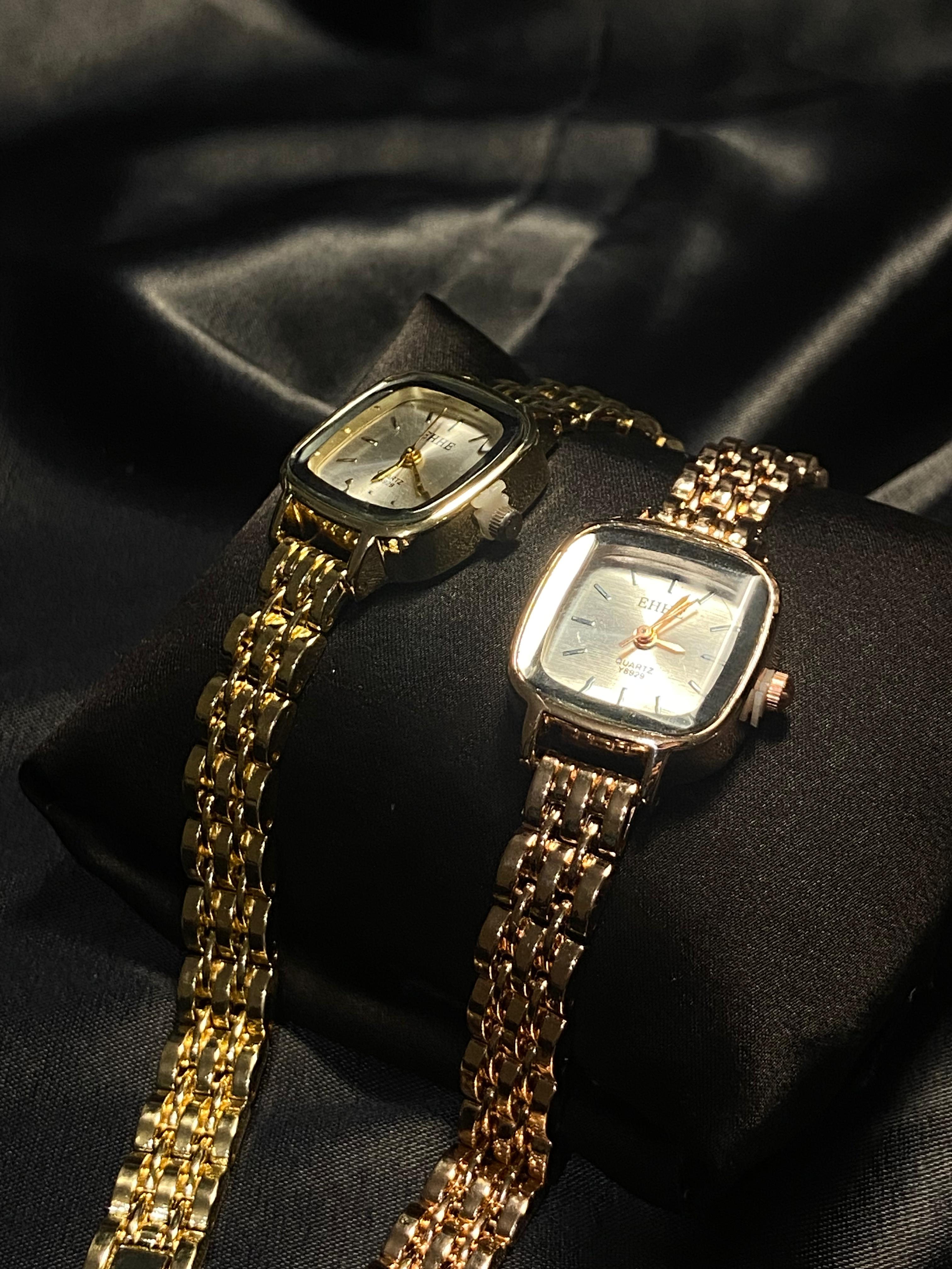 Bar Scale Dial Quartz Watch for Women – Gold Strap Everyday Elegance