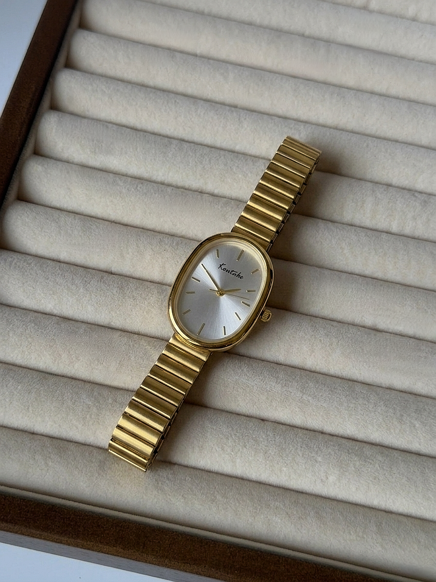 Women’s Large Round Vintage Quartz Watch – Gold