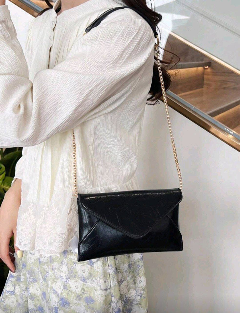 Black Envelope Chain Crossbody Bag – Elegant One Shoulder Minimalist Handbag