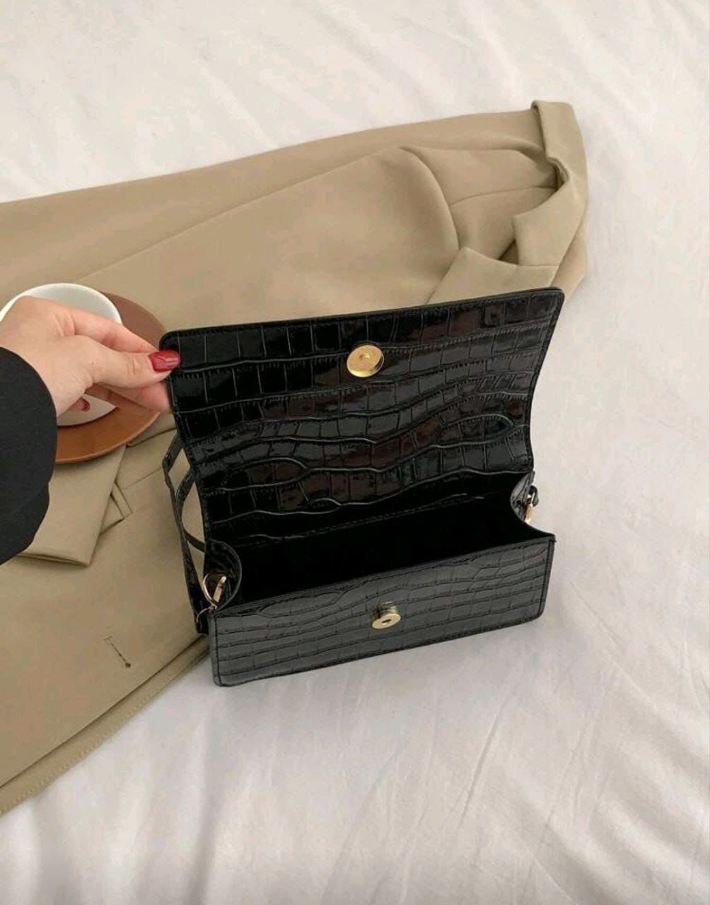 Black Crocodile Embossed Baguette Shoulder Bag – Shiny Statement Handbag for Women