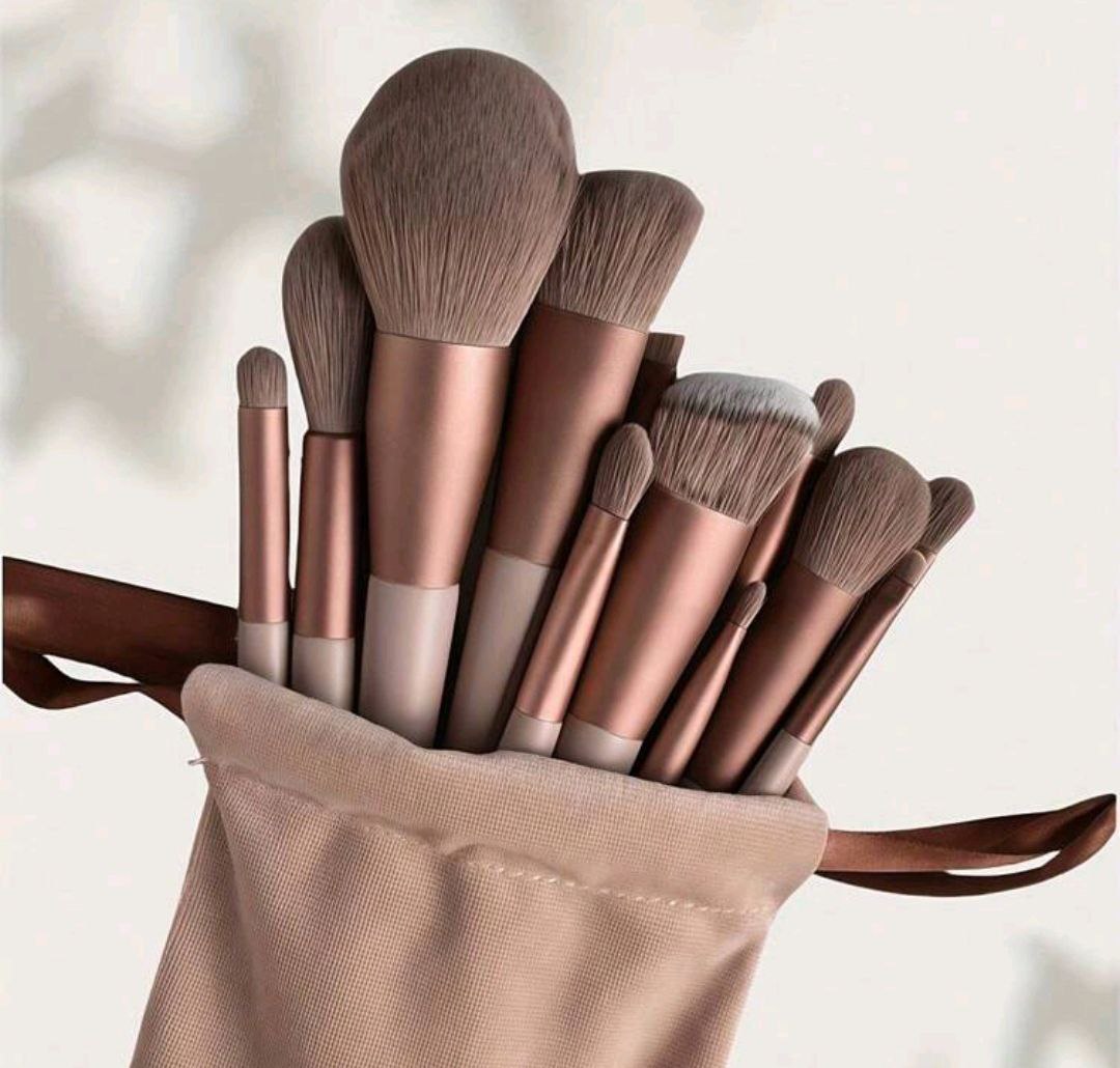 13-Piece Professional Makeup Brush Set – Soft Hair for Face & Eyes