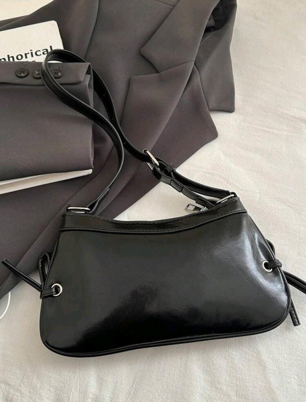 Vintage Bow Decor PU Leather Baguette Bag – Black