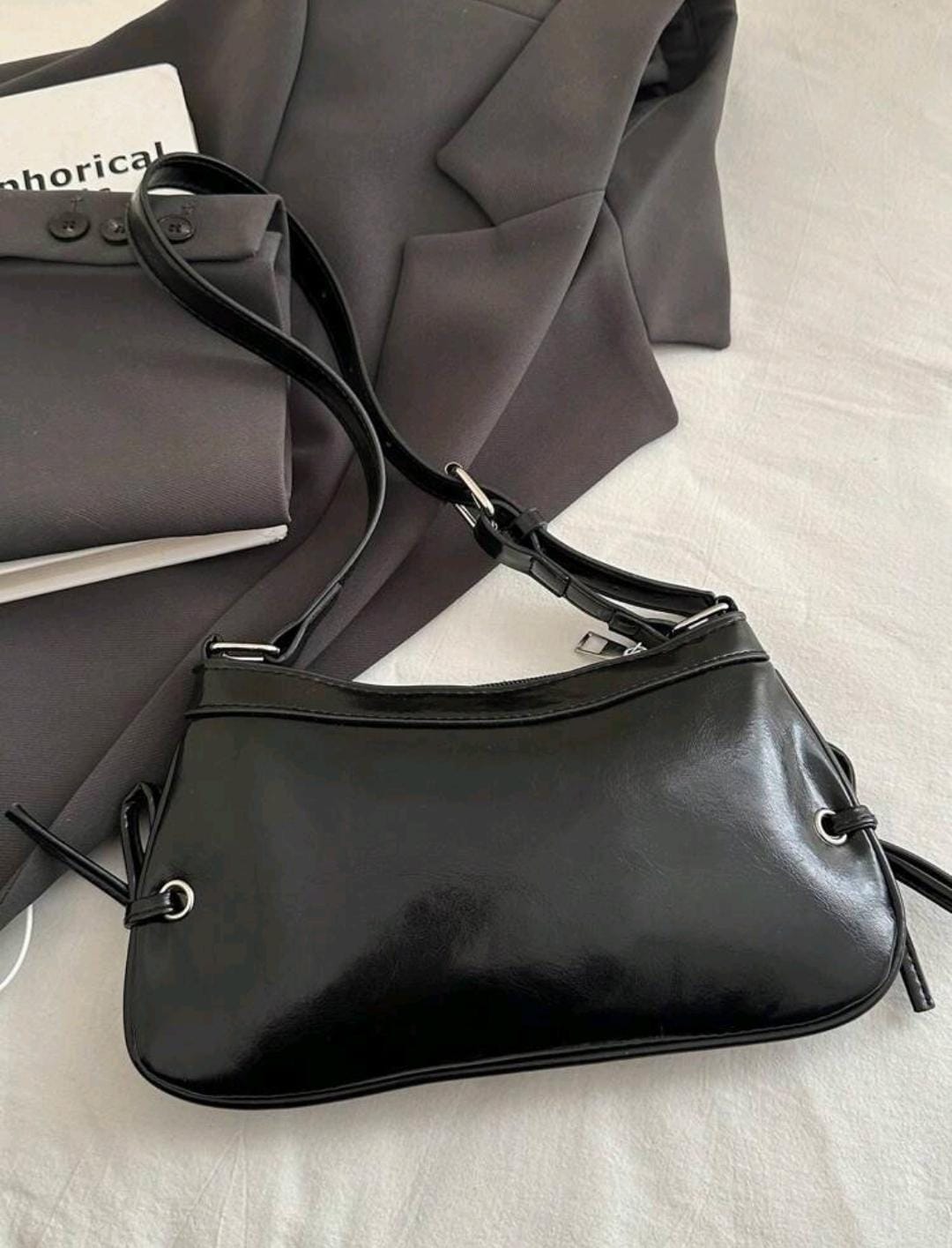 Vintage Bow Decor PU Leather Baguette Bag – Black