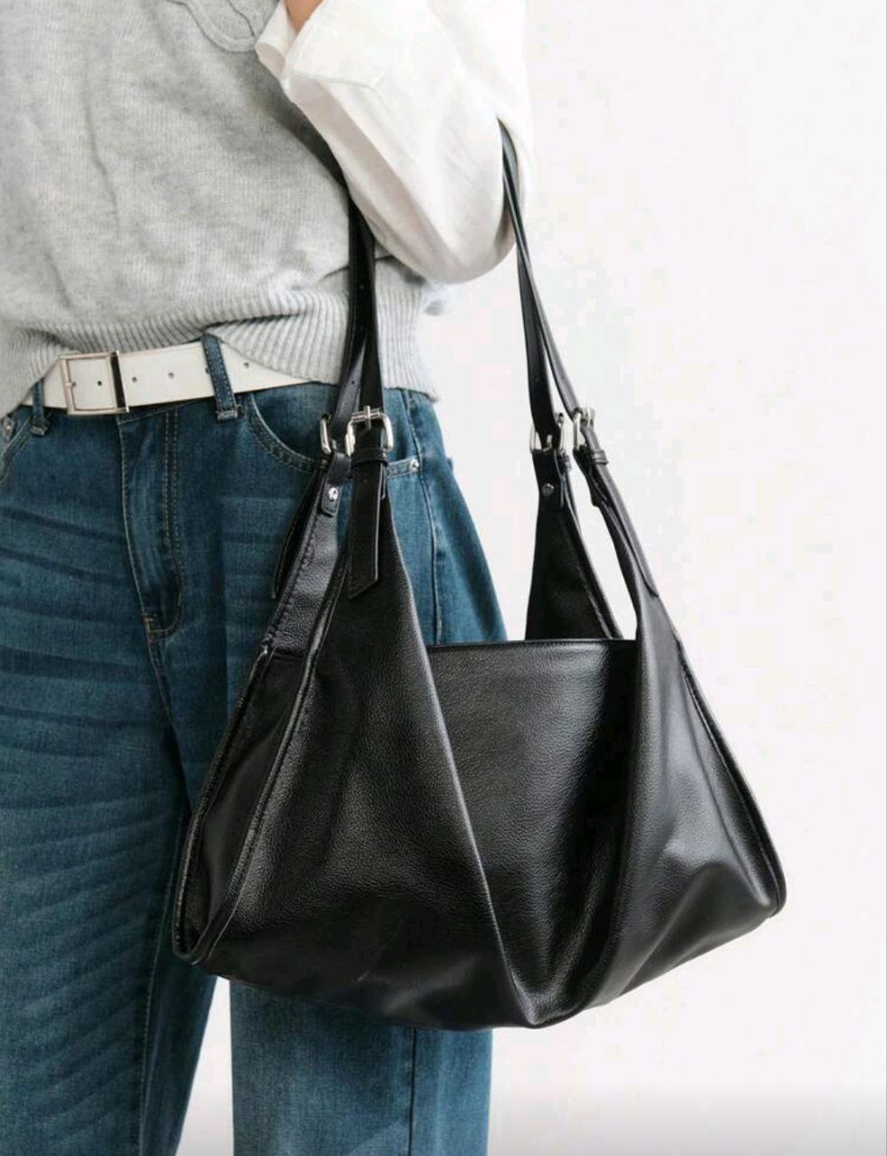 Minimalist Black One-Shoulder Tote Bag – Elegant Work & Commute Style