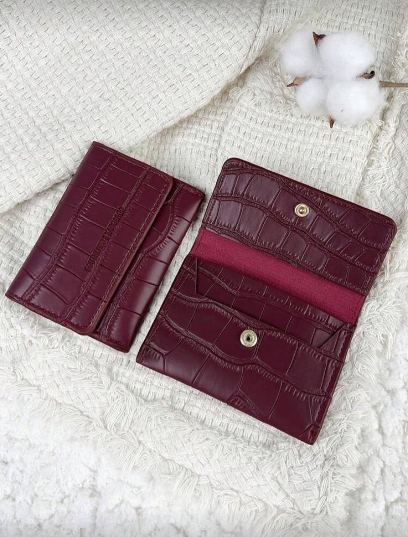 Burgundy Letter Embossed Flip Cover Mini Wallet – Slim Bi-Fold Card & Coin Holder for Women