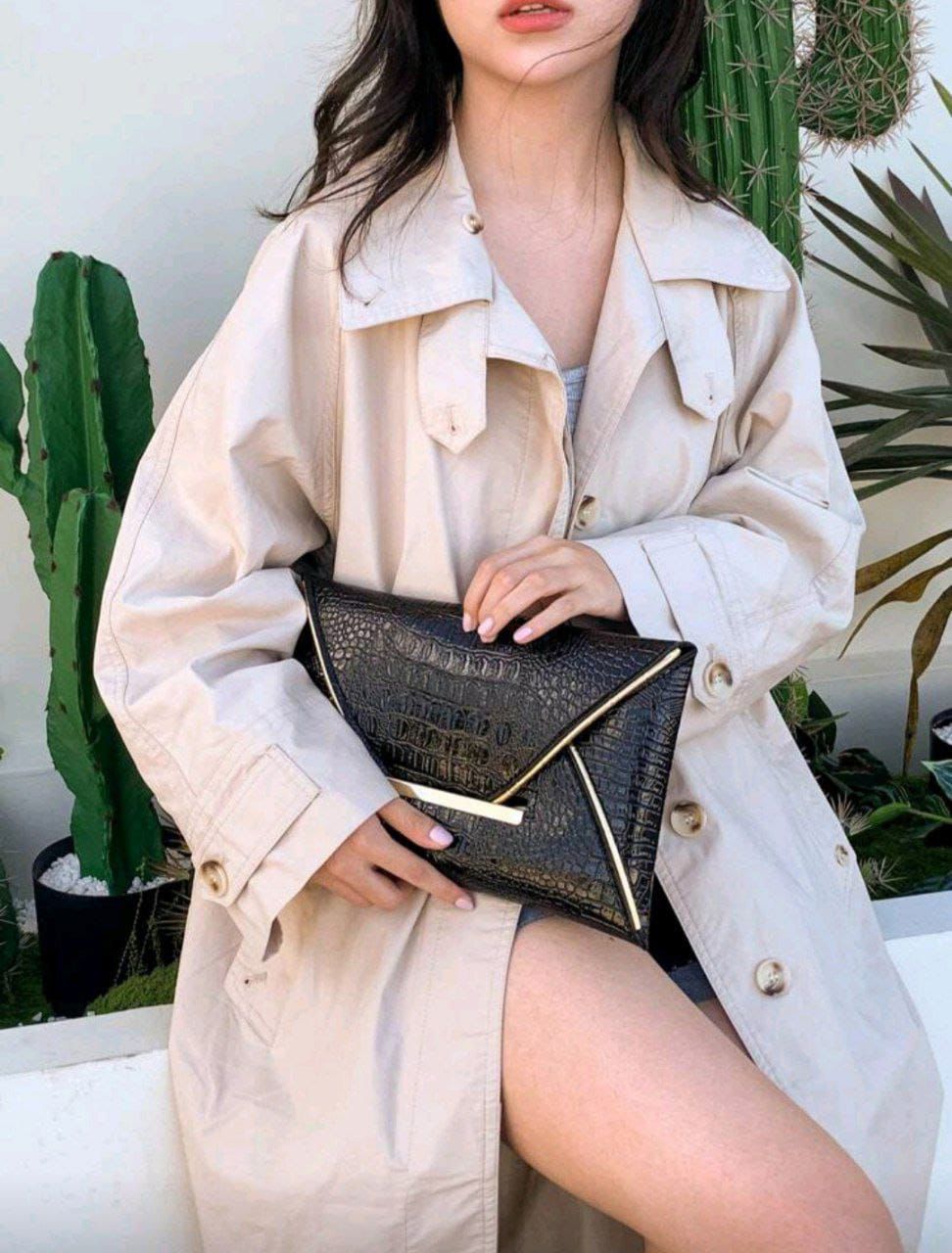 Elegant Crocodile & Marble Pattern Envelope Clutch – Black & Gold