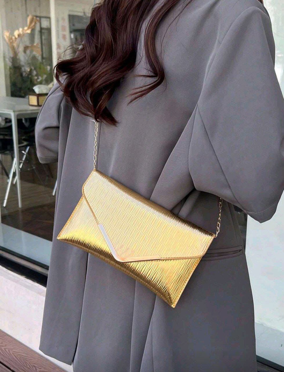 Gold Textured Flap Chain Shoulder Bag – Elegant Evening Envelope Party Handbag