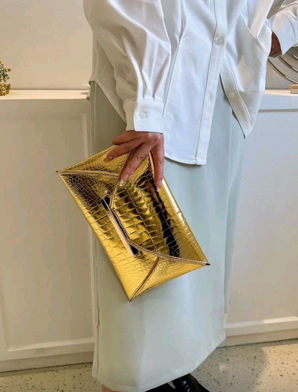 Elegant Crocodile & Marble Pattern Envelope Clutch – Black & Gold