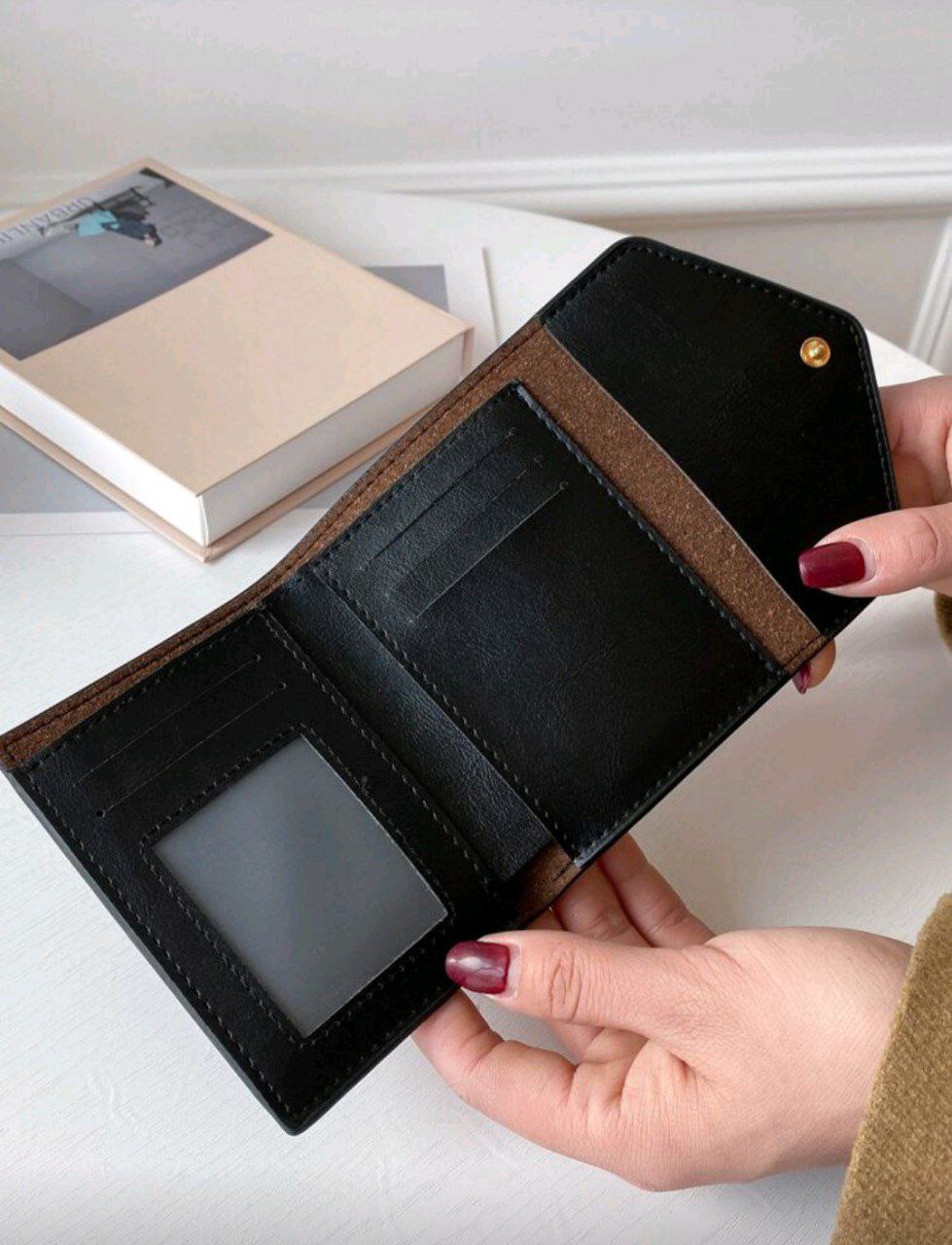 Crocodile Embossed Bi-Fold Wallet with Metal Decor – Green & Black