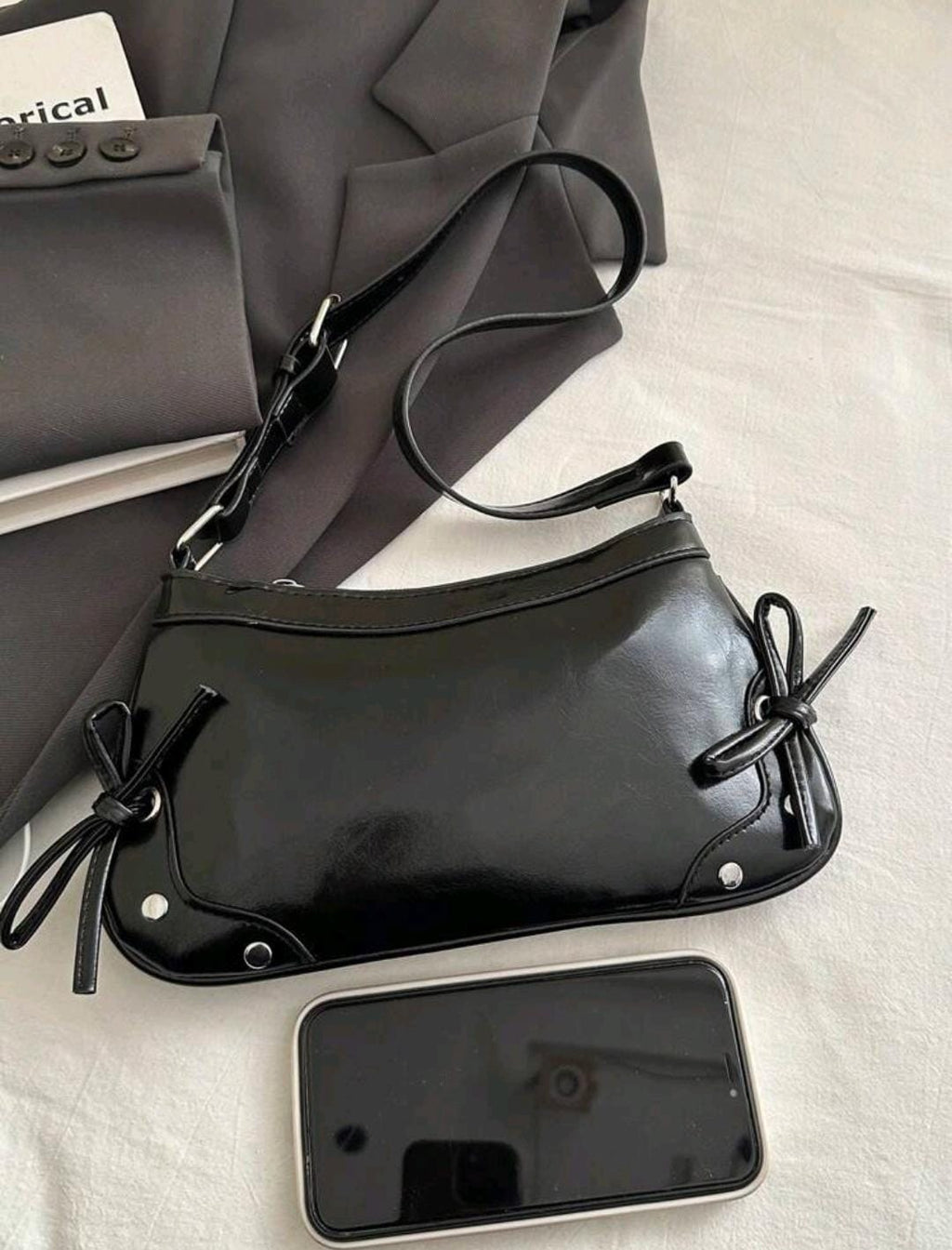 Vintage Bow Decor PU Leather Baguette Bag – Black