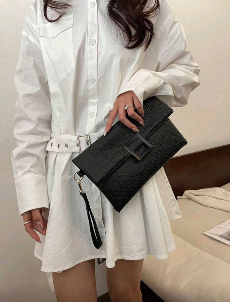 Simple Retro Envelope Clutch Bag for Women – Solid Color