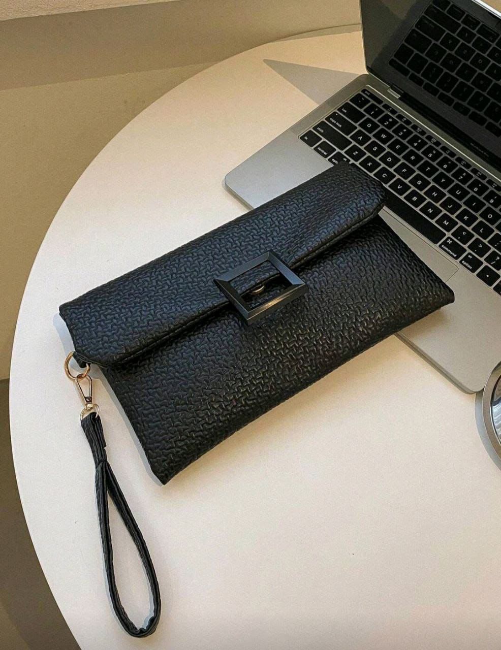 Simple Retro Envelope Clutch Bag for Women – Solid Color
