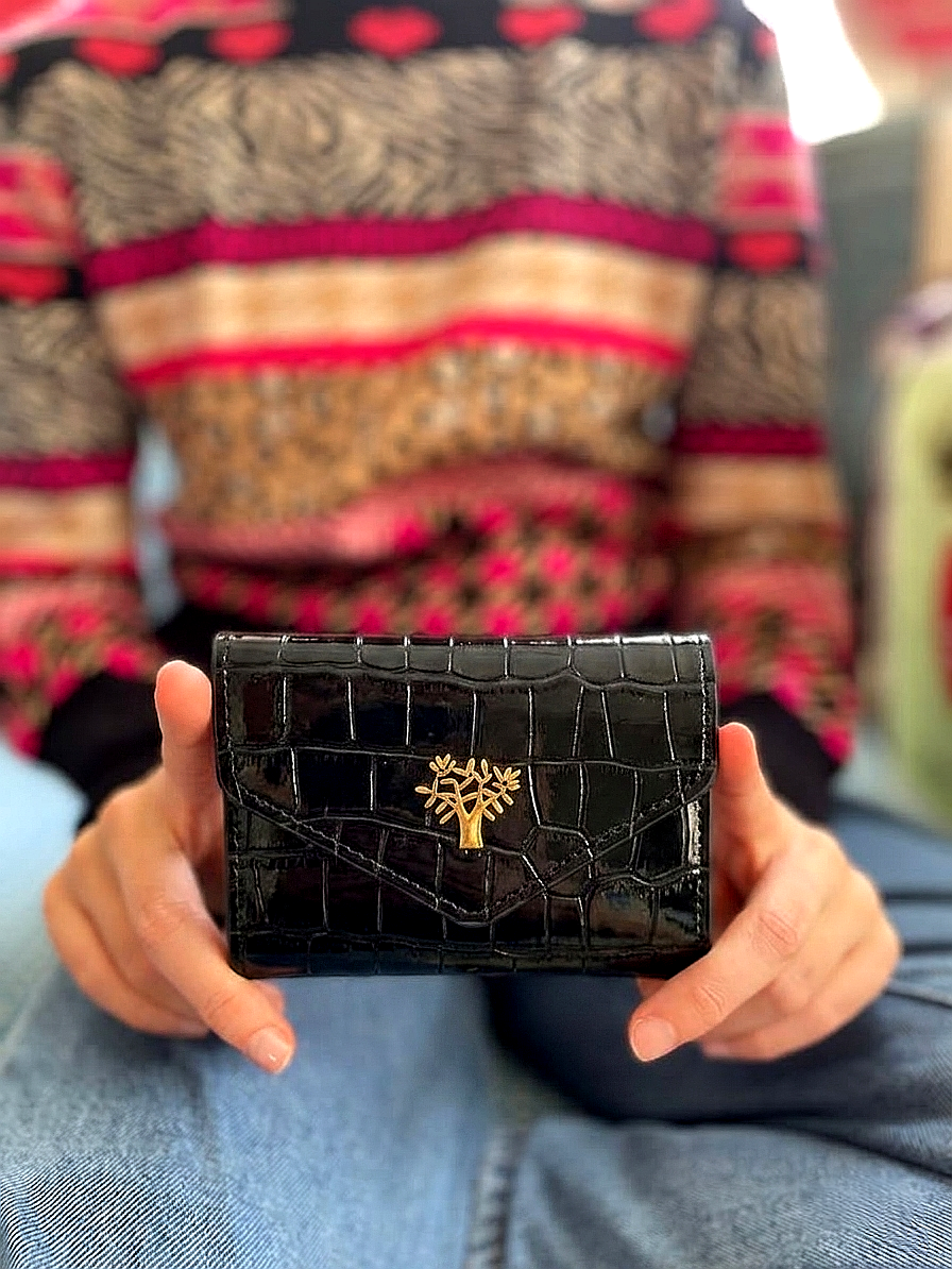 Crocodile Embossed Bi-Fold Wallet with Metal Decor – Green & Black