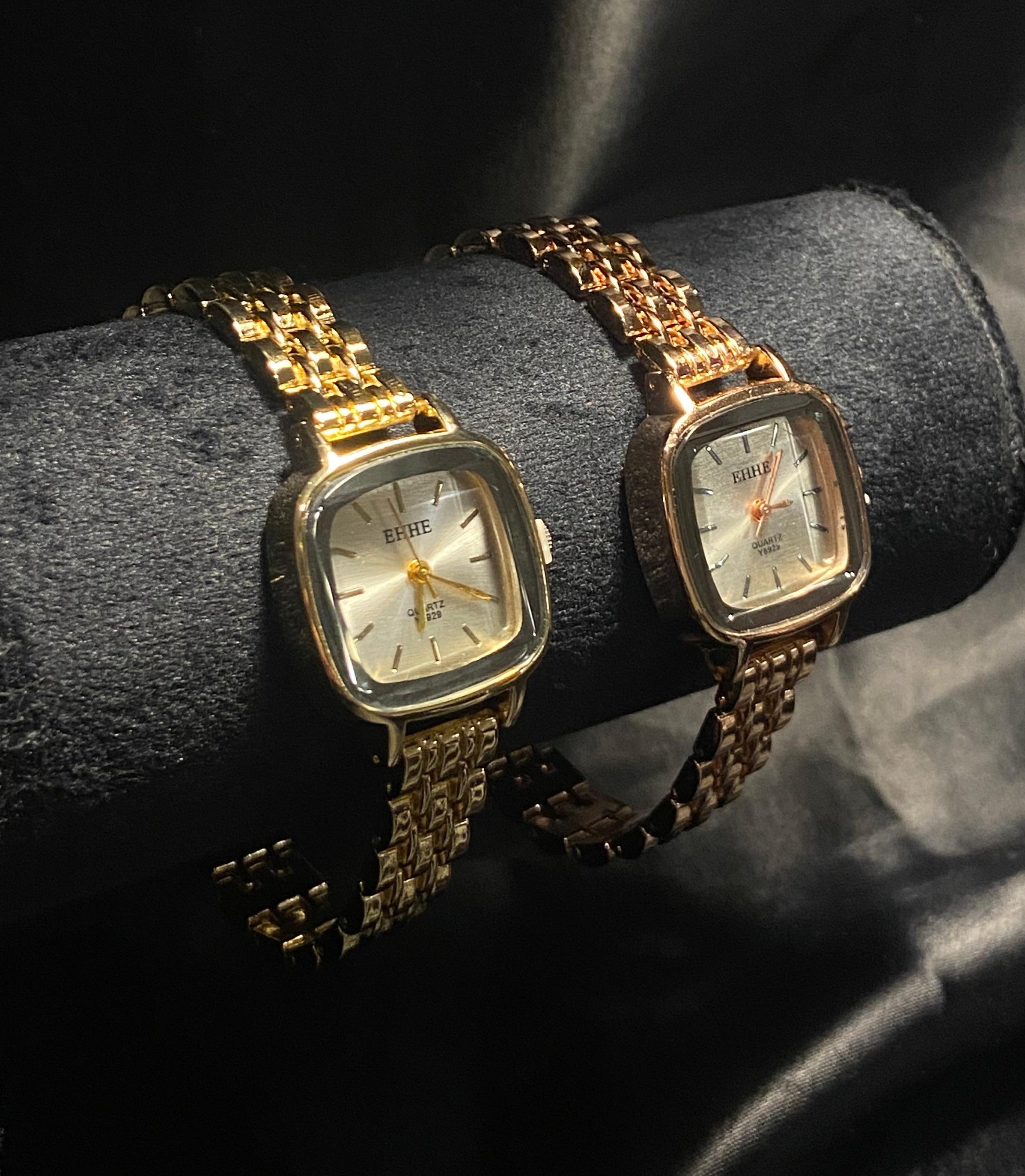 Bar Scale Dial Quartz Watch for Women – Gold Strap Everyday Elegance