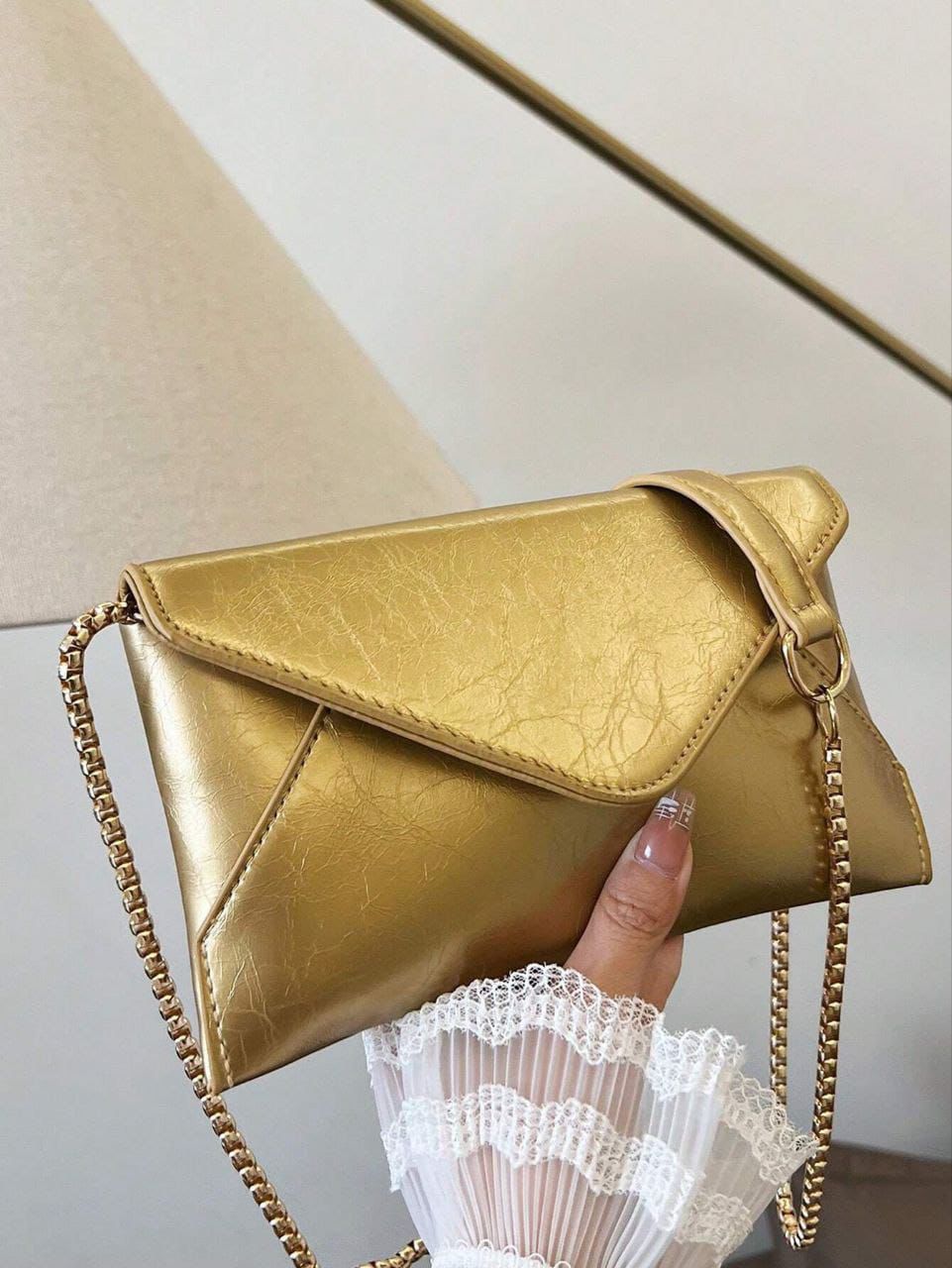 Black Envelope Chain Crossbody Bag – Elegant One Shoulder Minimalist Handbag