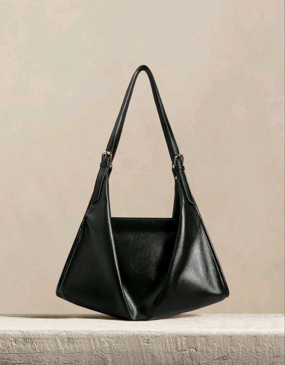 Minimalist Black One-Shoulder Tote Bag – Elegant Work & Commute Style