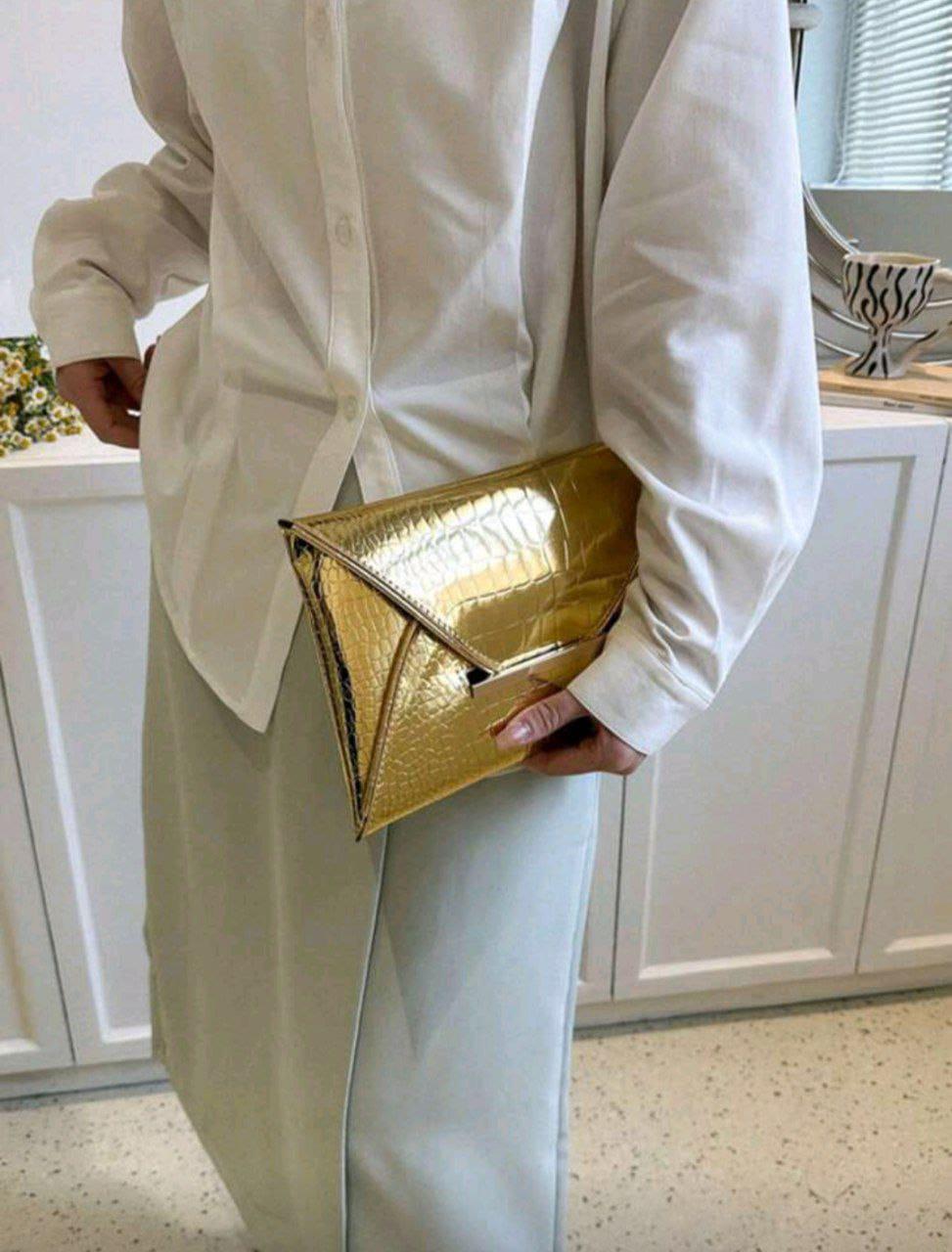 Elegant Crocodile & Marble Pattern Envelope Clutch – Black & Gold