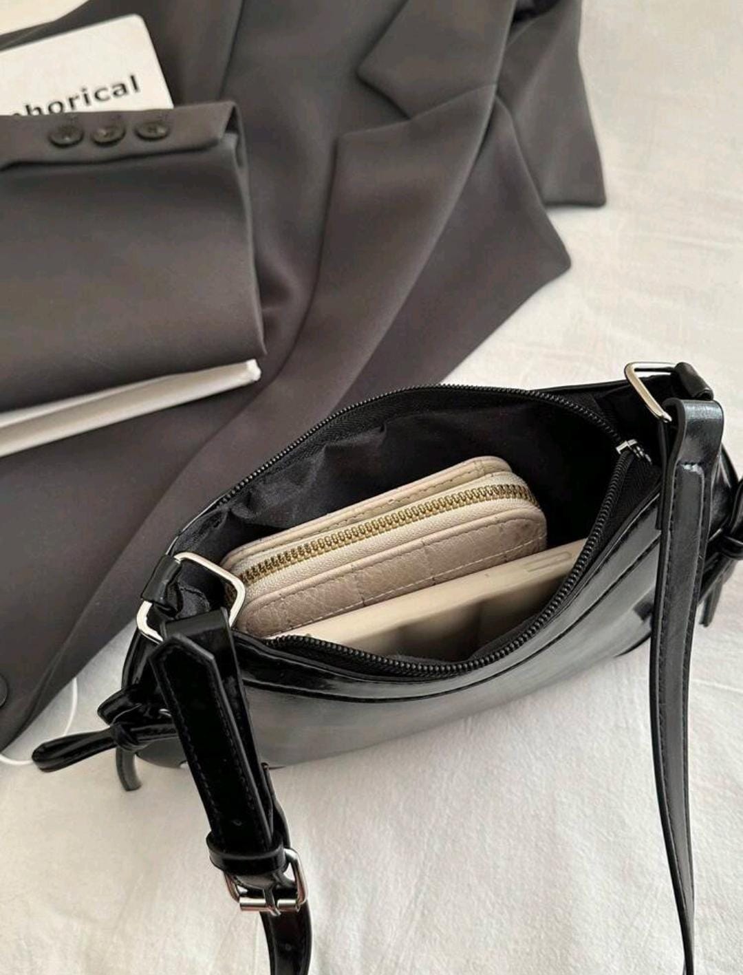 Vintage Bow Decor PU Leather Baguette Bag – Black
