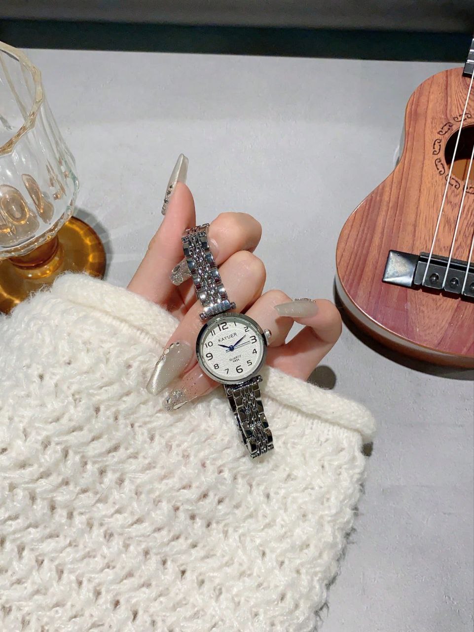 Women’s Round Quartz Watch with Numeral Dial – Silver & Gold Zinc Alloy
