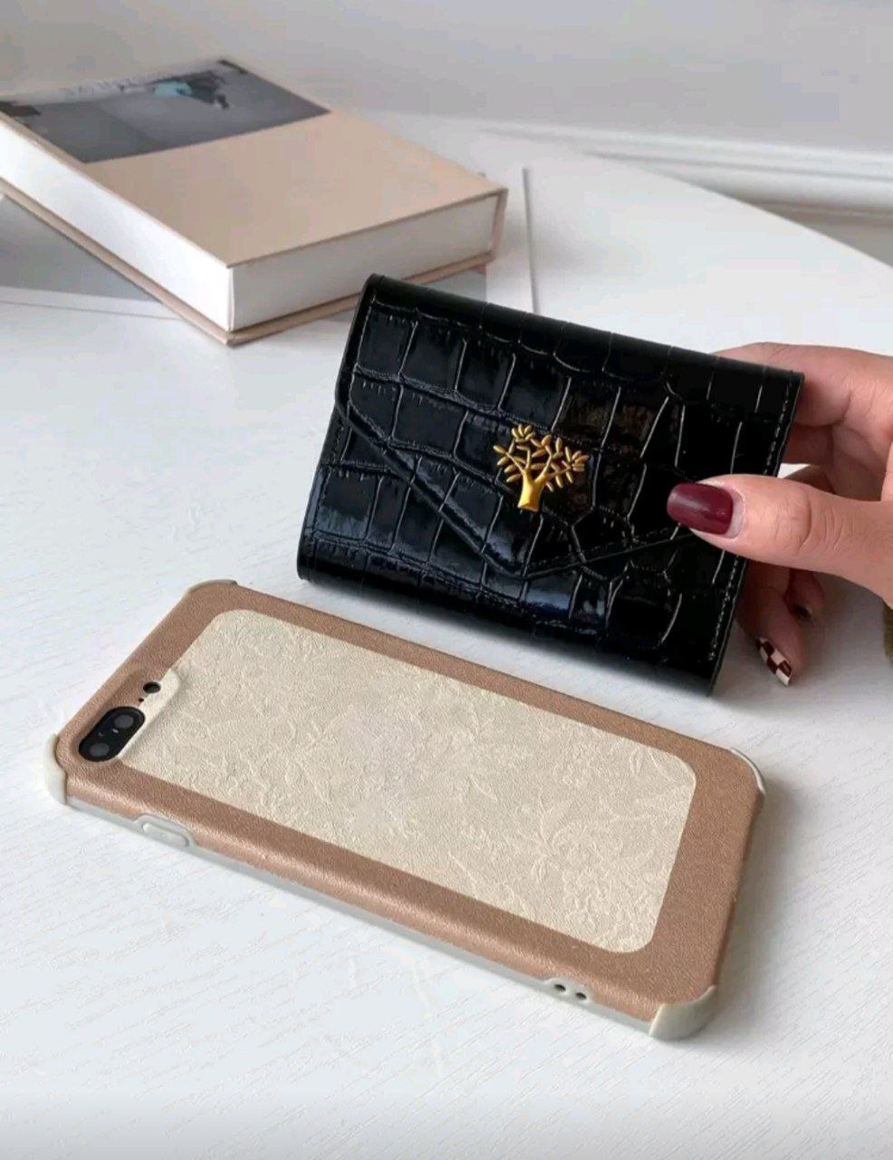 Crocodile Embossed Bi-Fold Wallet with Metal Decor – Green & Black