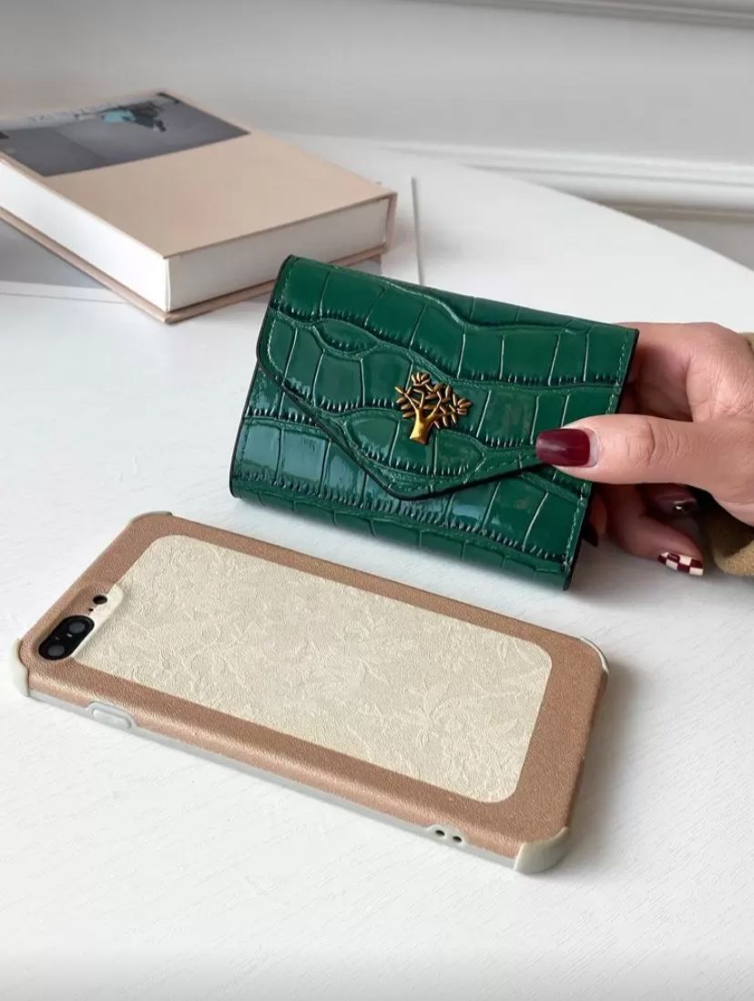 Crocodile Embossed Bi-Fold Wallet with Metal Decor – Green & Black