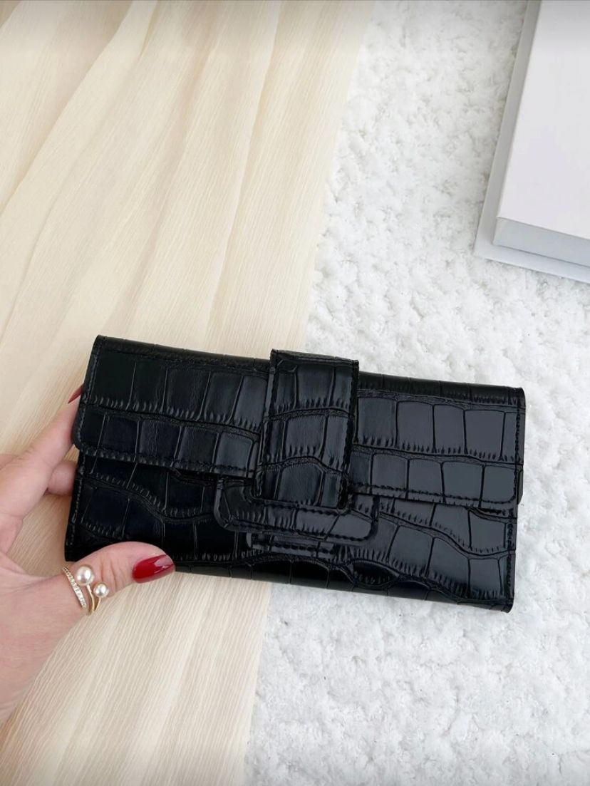 Crocodile Embossed Fold-Over Wallet for Women – Lightweight Business Card Holder & Cash Organizer (Black)